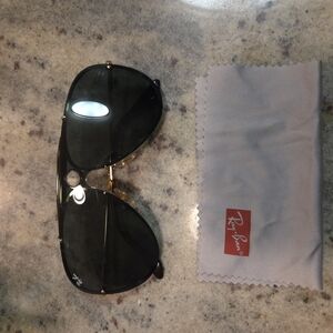 Ray-Ban Black Aviator Sunglasses
